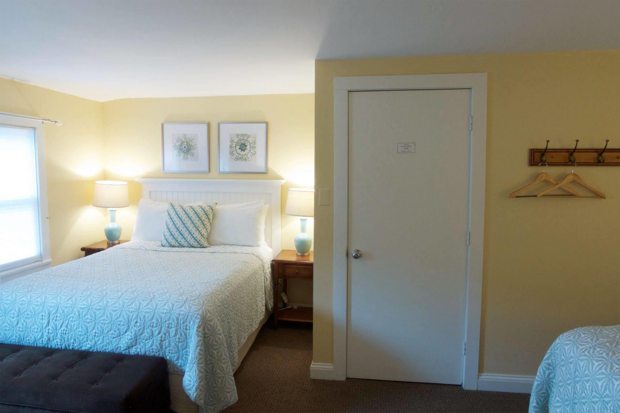 Madison Inn Оук-Блаффс Экстерьер фото